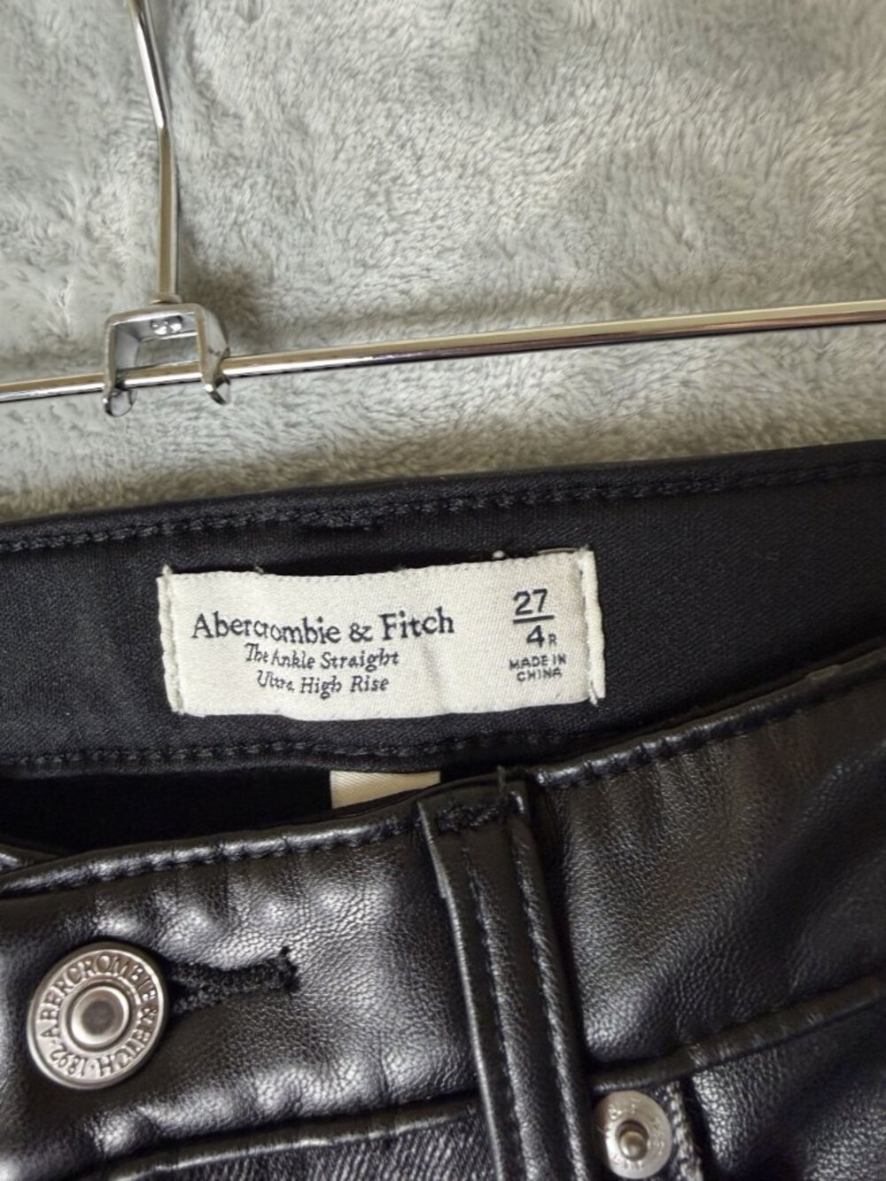 ABERCROMBIE & FITCH Womens 4 R 27 Black Vegan Leather Mixed Fabric High Rise Jea - Picture 2 of 3